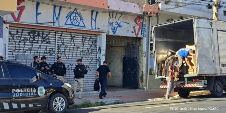 Famílias deixam imóvel leiloado em Santo André após ordem judicial; moradores relatam falta de apoio social