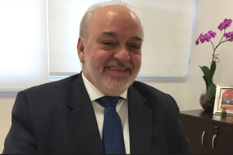 O MEC e a Reforma do Retrovisor: retrocesso no acesso à Educação Digital