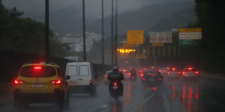 rio-tem-alerta-de-chuva,-ventos-e-ressaca-do-mar-nas-proximas-horas