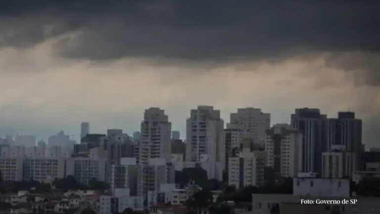 Zona Oeste entra em alerta para pancadas de chuva e ventos fortes neste domingo