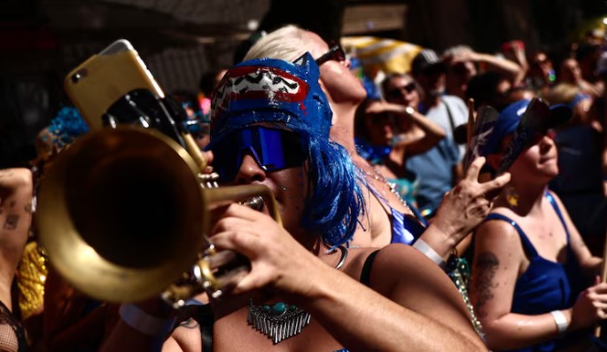 Bloco da Pabllo, Vou de Táxi e Charanga do França agitam a capital nesta segunda de Carnaval