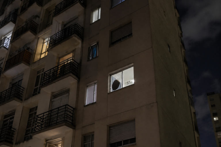 Bala perdida atinge apartamento no 15º andar em São Paulo e assusta moradores
